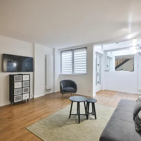 Apartment 2.luxueux Duplex 6/8pers/full Equipped/republique *